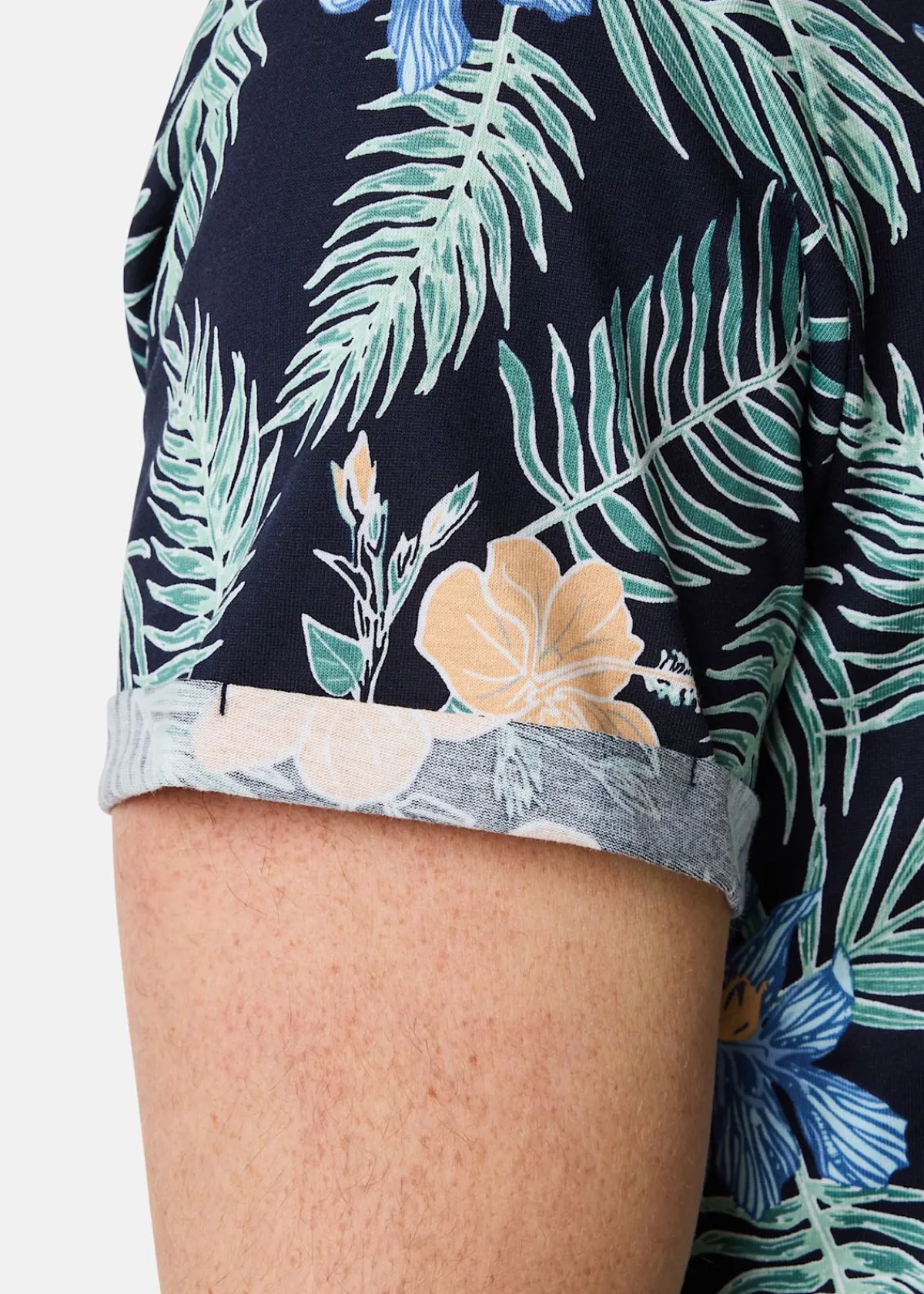 Blount & Pool Tropical Pocket Tee